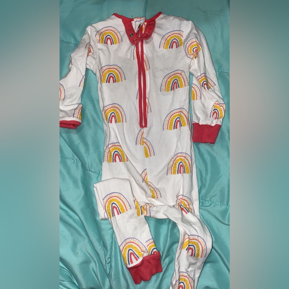 3 unisex ‘Houdini’ sleepers. Zip up the back to prevent kid from removing